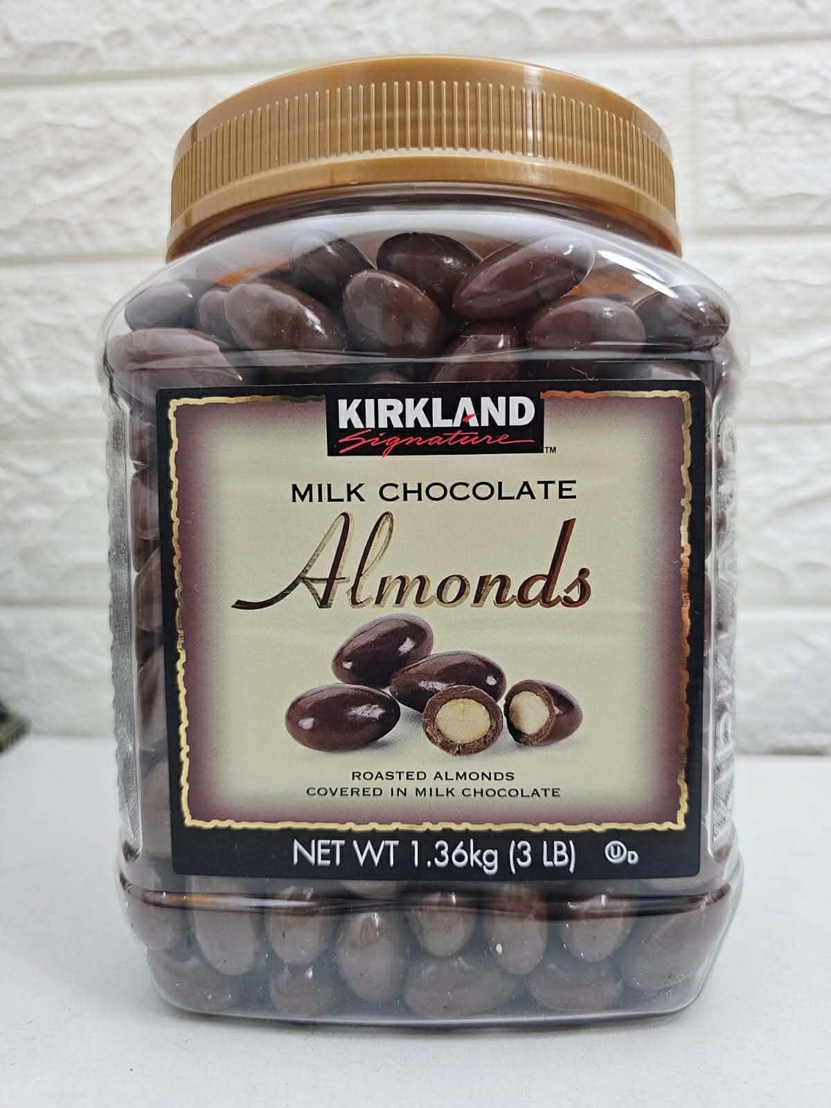 04a810f3-3c37-42ee-93a2-190c4daa45dc Kirkland Signature Milk Chocolate Almonds 1.36kg - Image 1