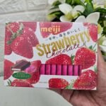Meiji Strawberry Chocolate – Enjoy Delicious Strawberry Flavor All Year Round – Easy-to-Eat Bite-Size Pieces